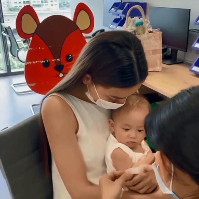 Đưa con đi tiêm, Hồ Ngọc Hà ngớ người khi bị nói giàu ghê ta-5