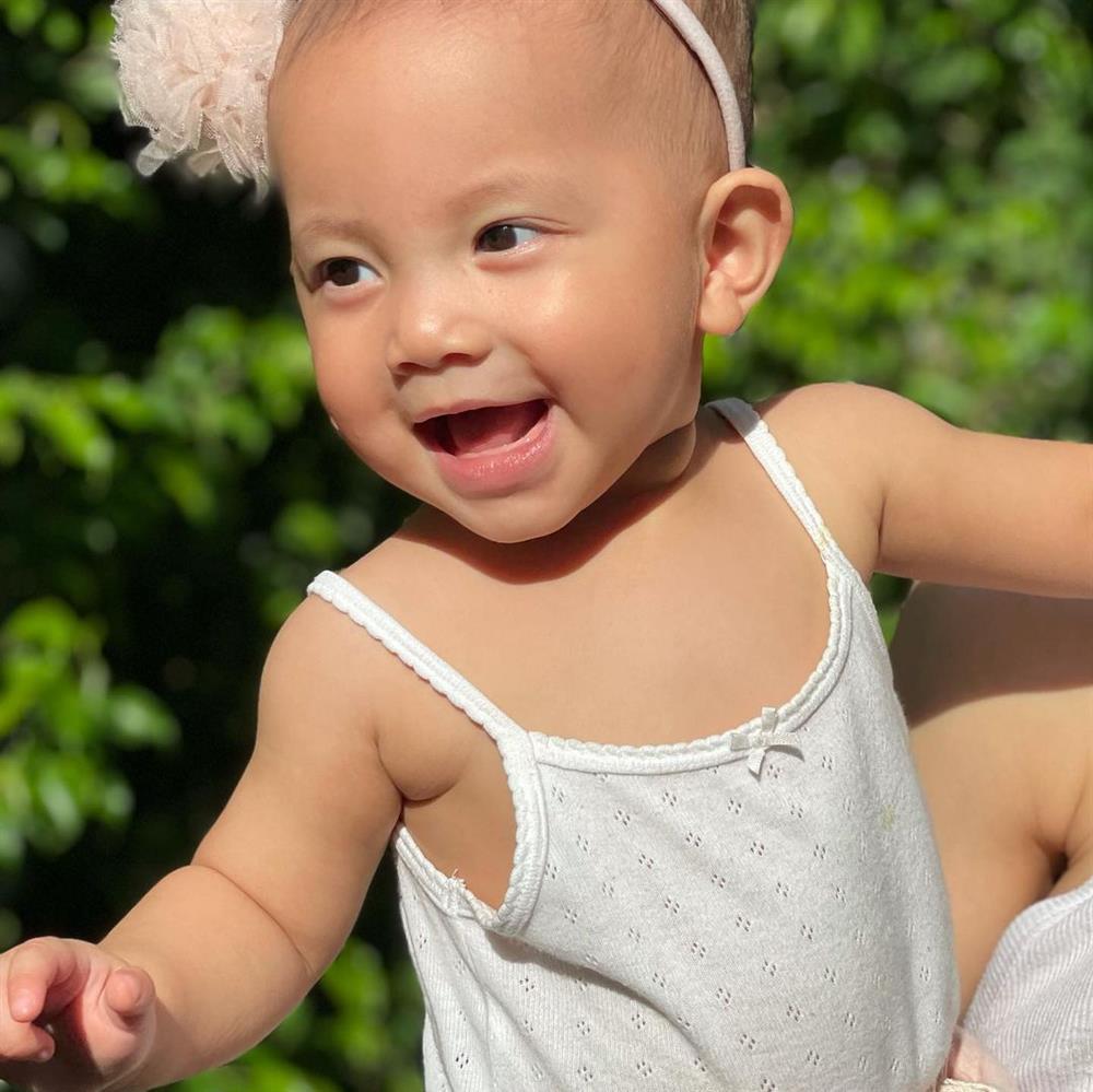 Đưa con đi tiêm, Hồ Ngọc Hà ngớ người khi bị nói giàu ghê ta-10