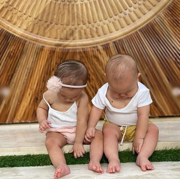 Leon nhà Hà Hồ mặc áo trễ nải: Lần đầu lộ nốt ruồi son hay u máu?-6