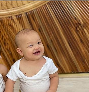 Con trai Hà Hồ lộ 2 điểm thừa hưởng gen ba Kim Lý đố cãi được-4