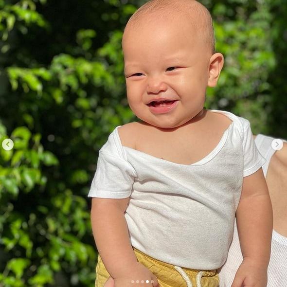 Leon nhà Hà Hồ mặc áo trễ nải: Lần đầu lộ nốt ruồi son hay u máu?-7