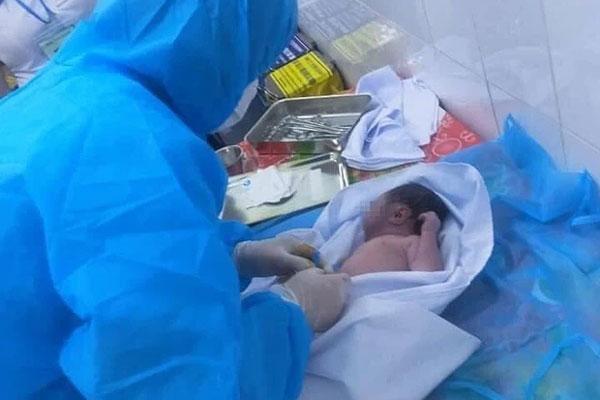 Bé gái 2 ngày tuổi bị bỏ rơi dưới gốc cây xoài-2