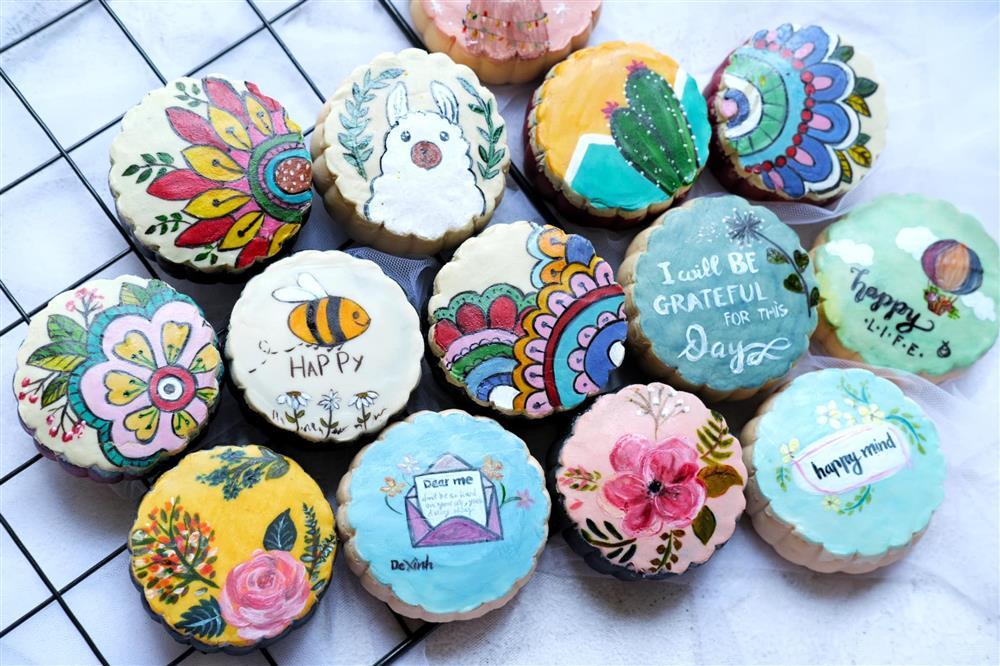 Nàng 9x biến bánh trung thu cũ kỹ thành tuyệt phẩm nghệ thuật-1