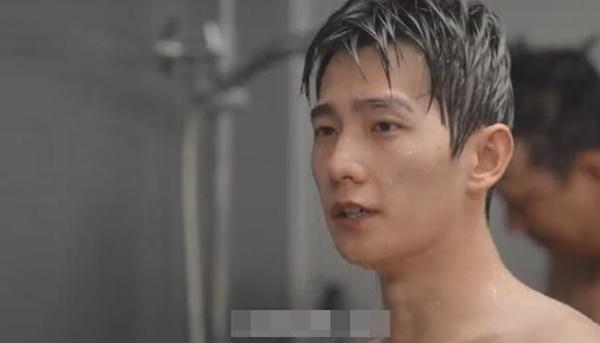 Dương Dương lộ da thịt ở cảnh tắm tập thể làm fan thích muốn chết-5