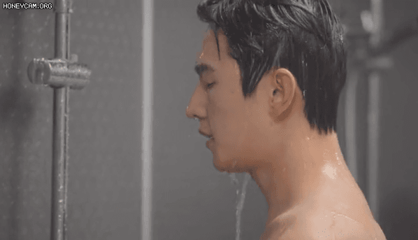 Dương Dương lộ da thịt ở cảnh tắm tập thể làm fan thích muốn chết-6