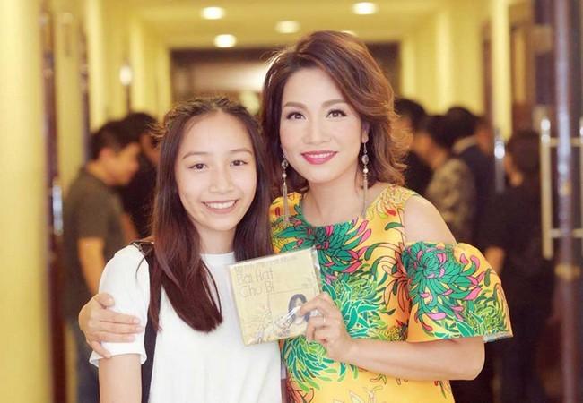Mỹ Anh thần thái diva từ nhỏ, Mỹ Linh nhìn con kiểu chuẩn gái mẹ rồi-1