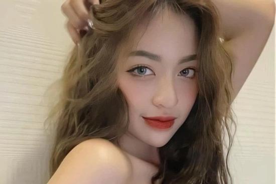 Hot girl 'trứng rán' đại chiến antifan, tung 7749 cap màn hình căng đét