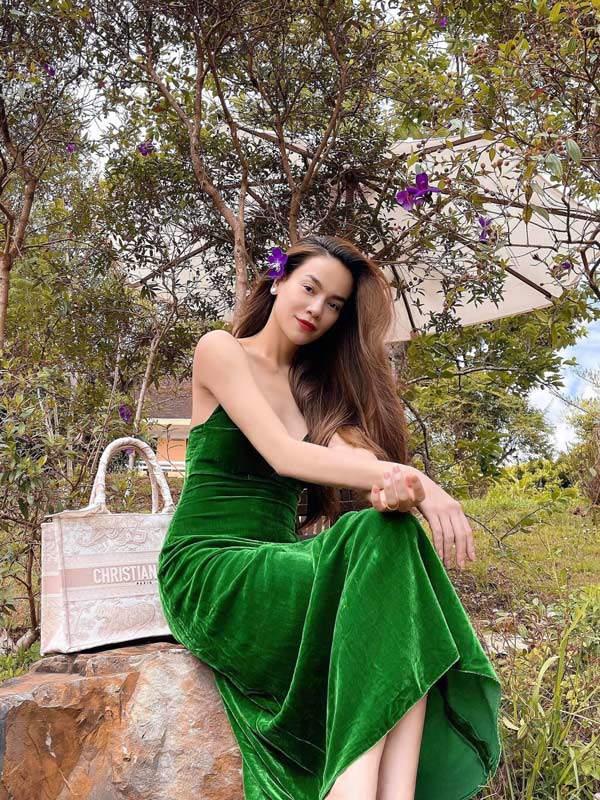 Đưa con đi tiêm, Hồ Ngọc Hà xách túi hiệu, lộ đồ vật chuẩn mẹ bỉm-4