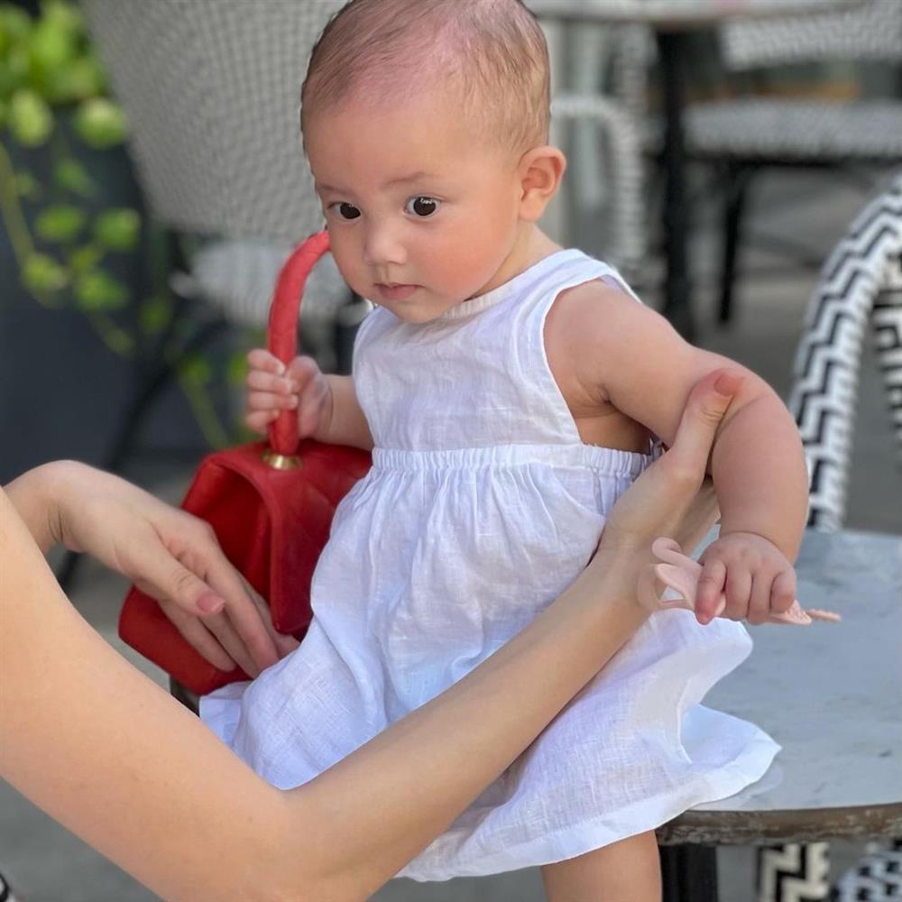 Những lần Hà Hồ trưng dụng túi hiệu đựng bỉm sữa nhìn mà xót của-10