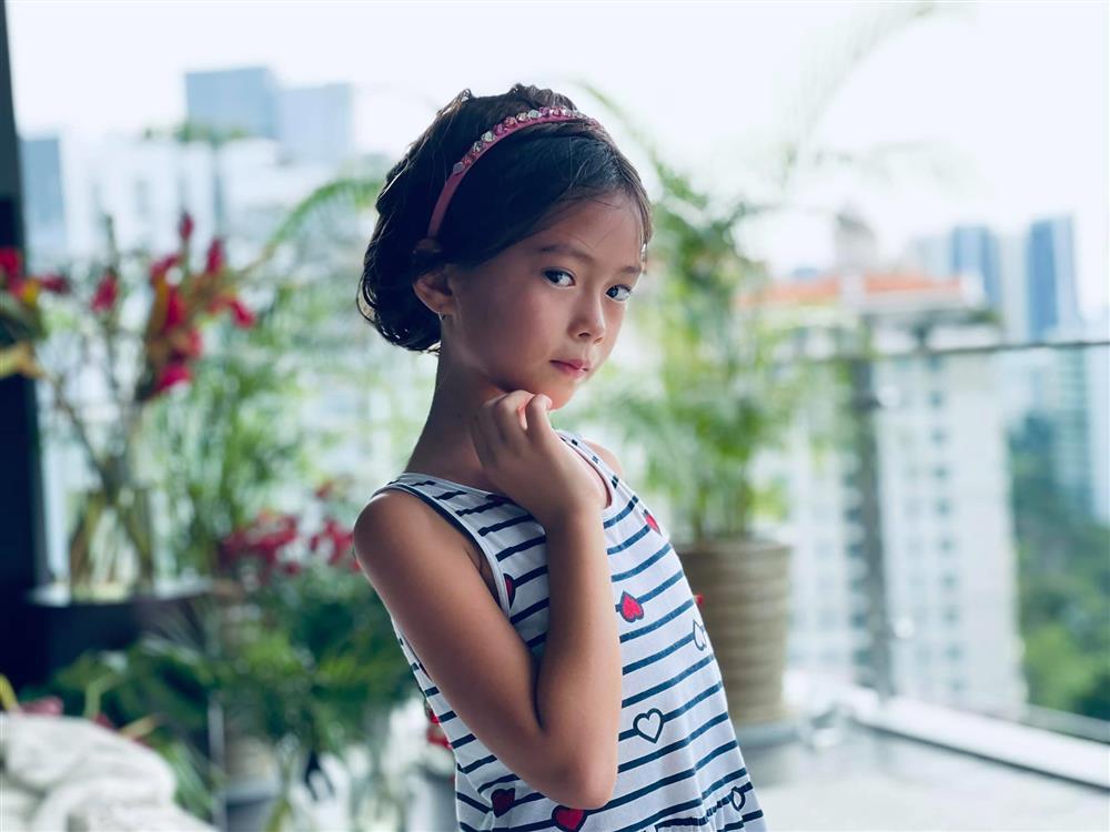 Con gái Đoan Trang tạo dáng xuất thần, xả dáng vẫn đẹp như thơ-4