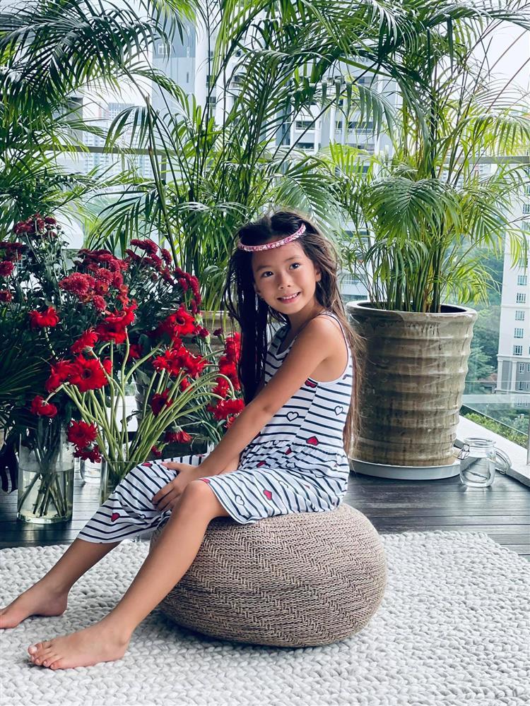 Con gái Đoan Trang tạo dáng xuất thần, xả dáng vẫn đẹp như thơ-6