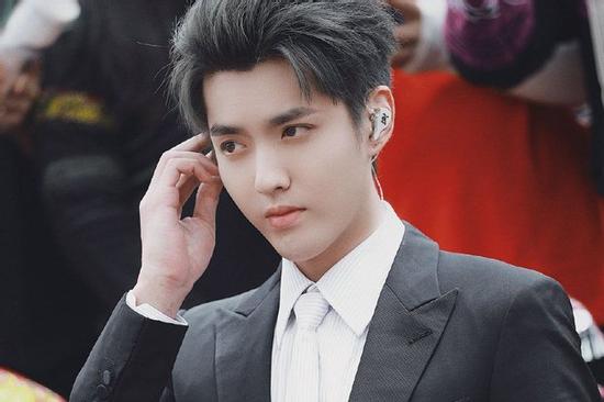 Clip: Ngô Diệc Phàm bị đánh dã man, văng người bất tỉnh trong tù?