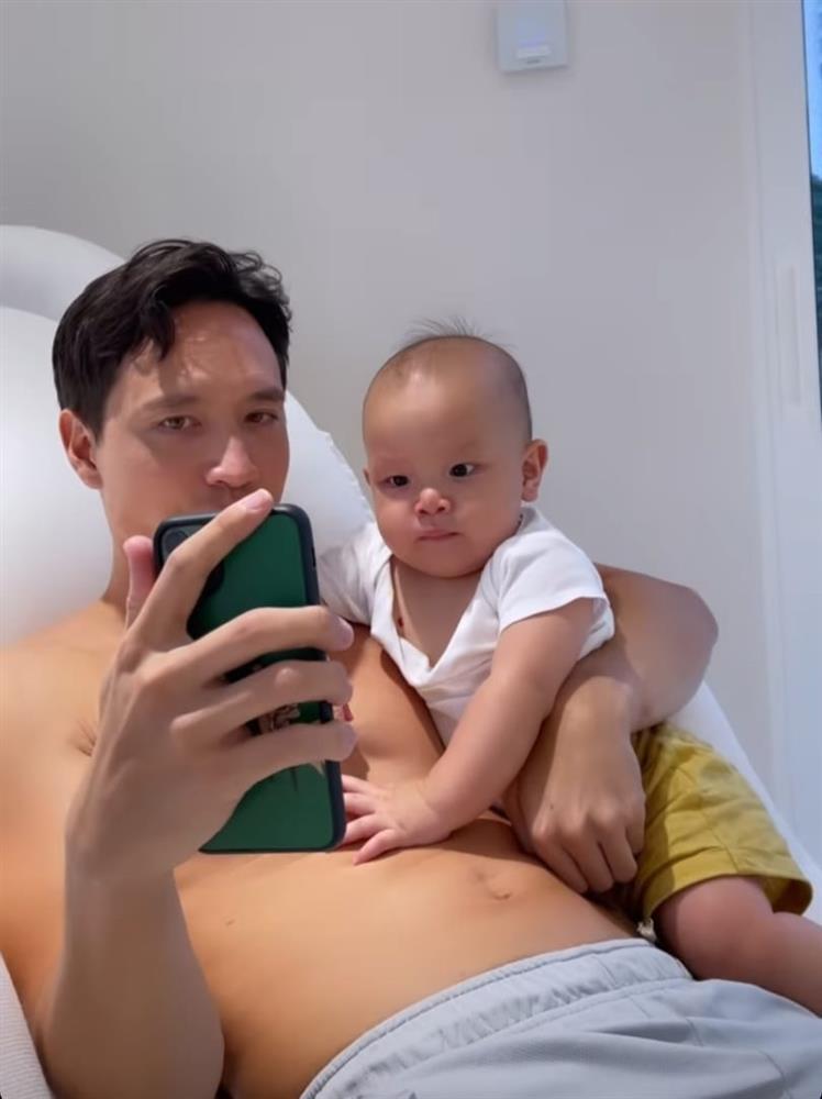 2 con Hồ Ngọc Hà facetime tới Thụy Điển, dọa cả ông bà nội-4