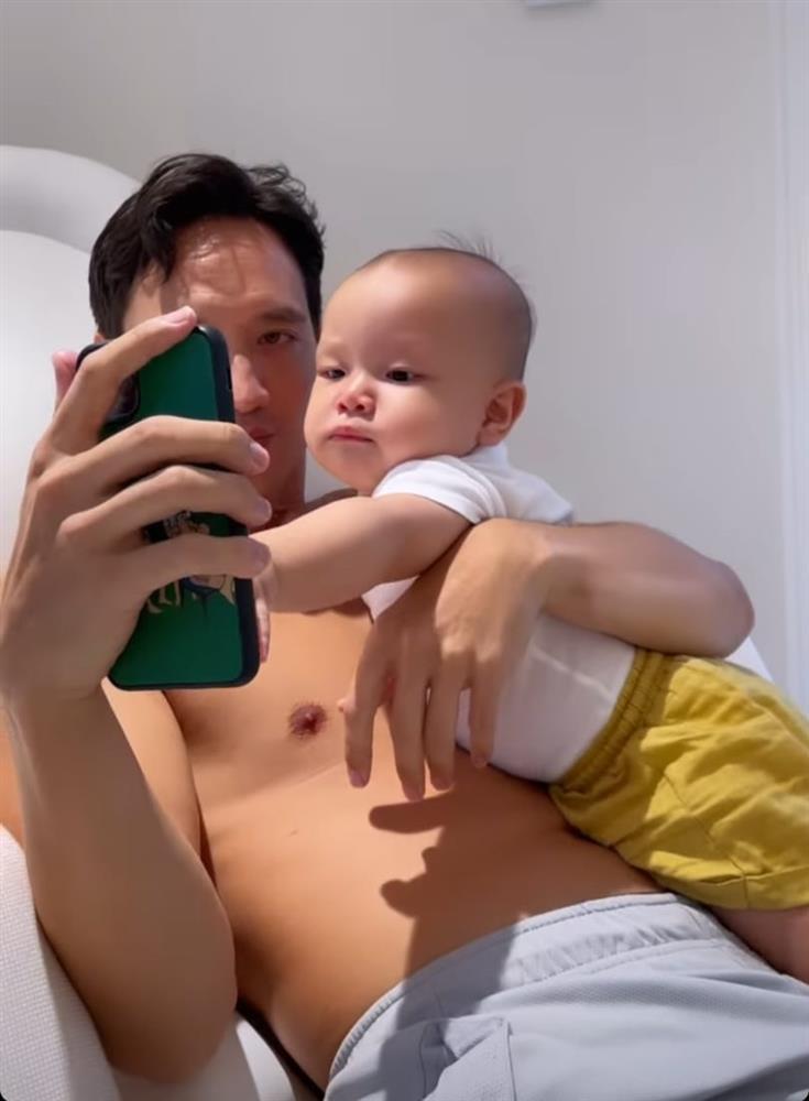 2 con Hồ Ngọc Hà facetime tới Thụy Điển, dọa cả ông bà nội-5