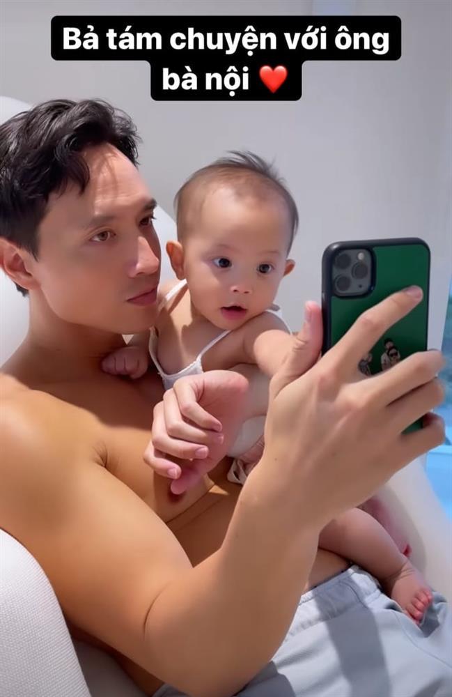 2 con Hồ Ngọc Hà facetime tới Thụy Điển, dọa cả ông bà nội-3