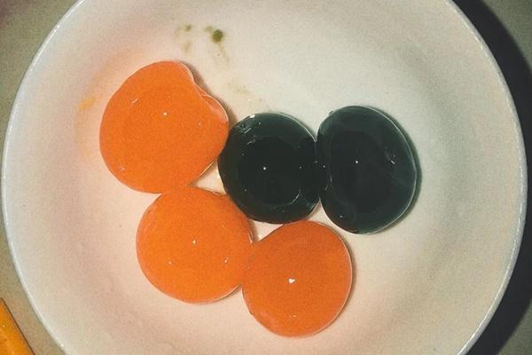 Mẹ bắt trend rán trứng, con gái cạn lời trước kết quả nhưng chẳng dám ho he gì-2