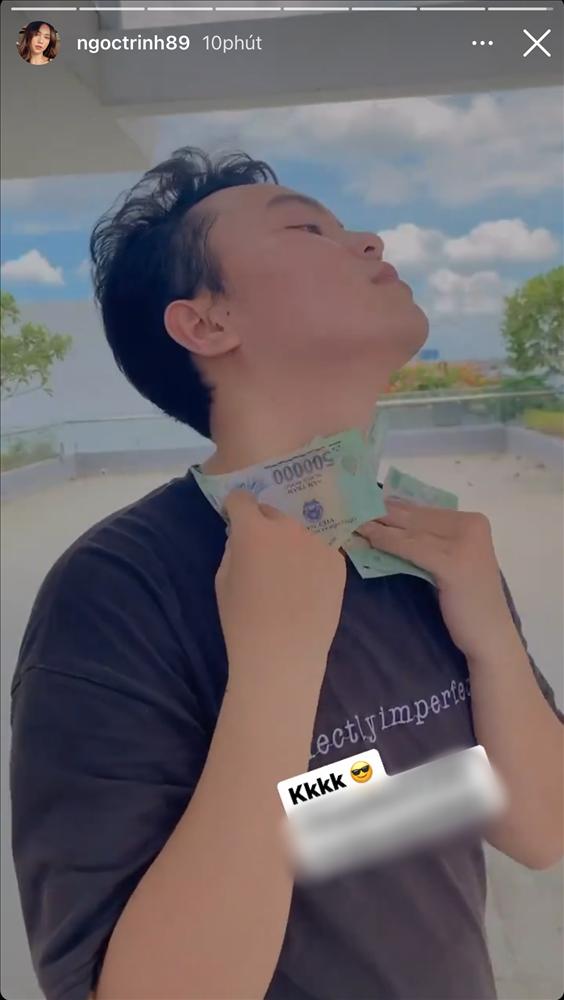 Ngọc Trinh thưởng giúp việc 4 triệu vì làm ra chiếc gương trăm nghìn-5