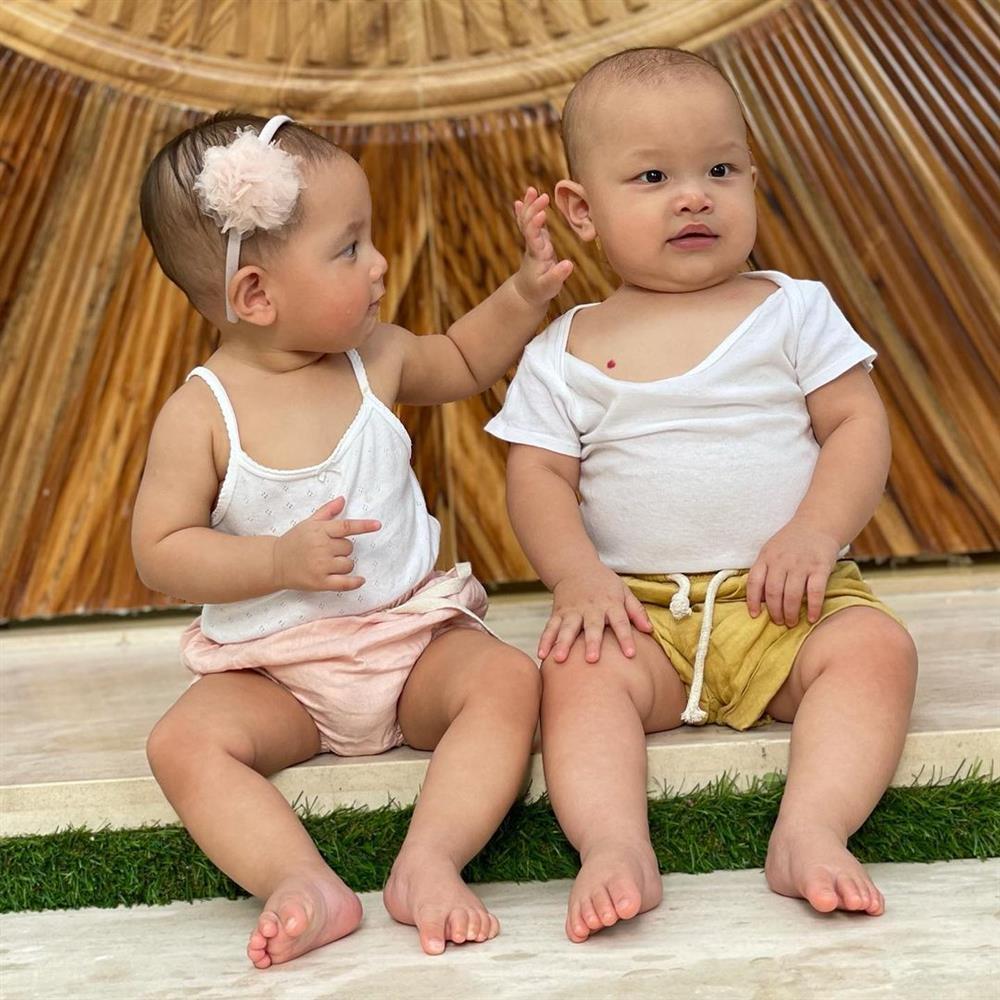 2 con Hồ Ngọc Hà facetime tới Thụy Điển, dọa cả ông bà nội-9