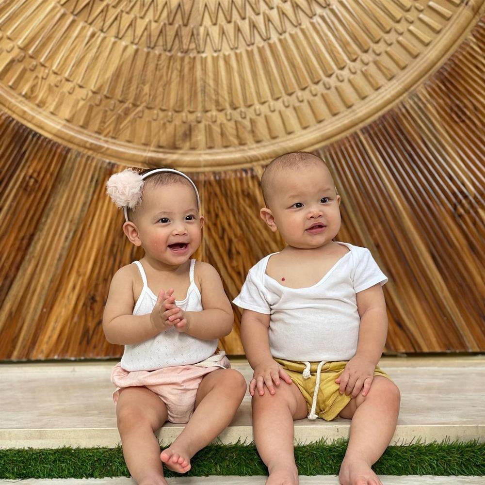 2 con Hồ Ngọc Hà facetime tới Thụy Điển, dọa cả ông bà nội-10