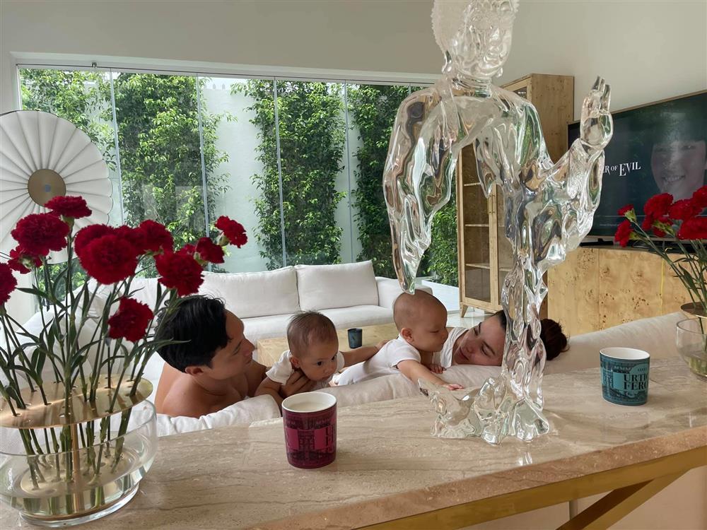 Cảnh Hồ Ngọc Hà chăm mẹ đẻ mùa dịch, điểm 10 cho chất lượng-7