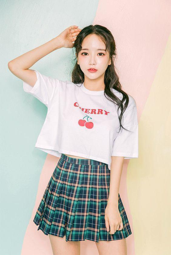 Bí kíp mix đồ với chân váy xòe ngắn giúp nàng nấm lùn ăn gian chiều cao-1