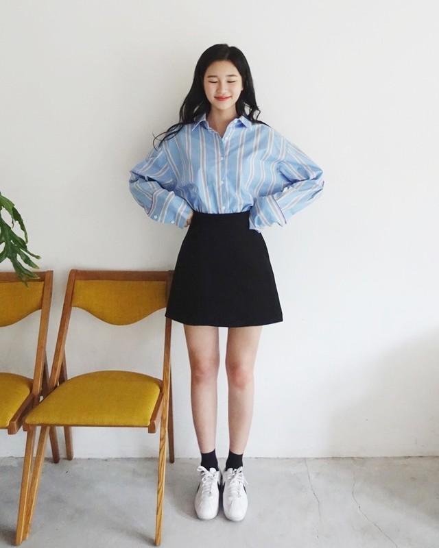 Bí kíp mix đồ với chân váy xòe ngắn giúp nàng nấm lùn ăn gian chiều cao-5