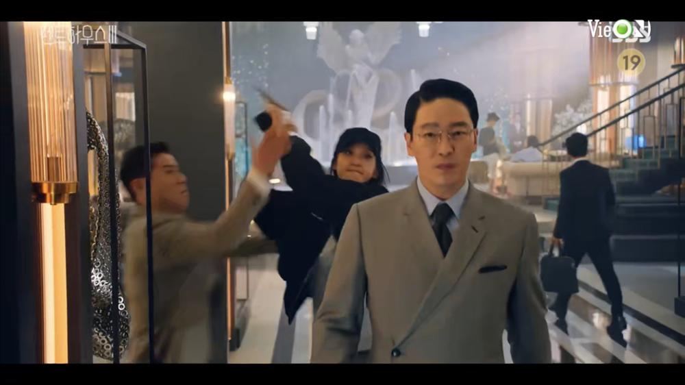 Penthouse 3 tập 9: Bà cả Shim báo thù, Joo Dan Tae và Seo Jin lên thớt-2