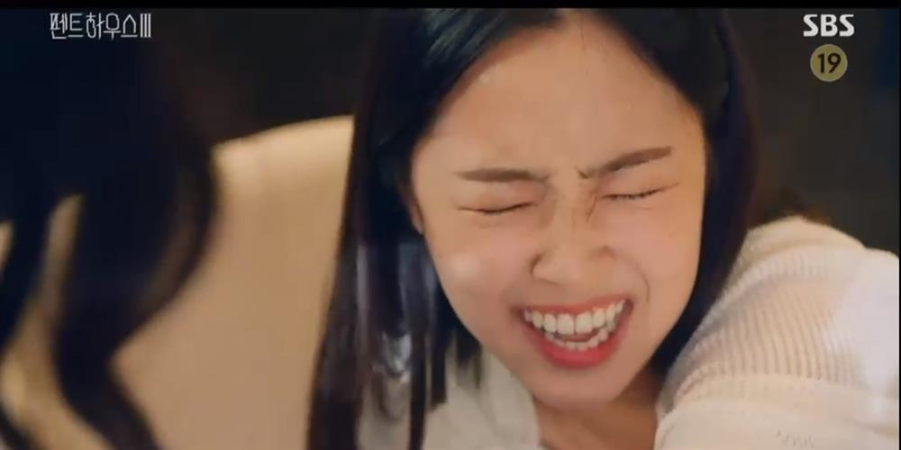 Penthouse 3 tập 9: Bà cả Shim báo thù, Joo Dan Tae và Seo Jin lên thớt-12