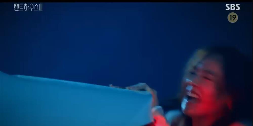 Penthouse 3 tập 9: Bà cả Shim báo thù, Joo Dan Tae và Seo Jin lên thớt-13