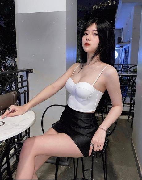 Streamer Thủy Tiên văng tục khi netizen đòi show ảnh mlem-3