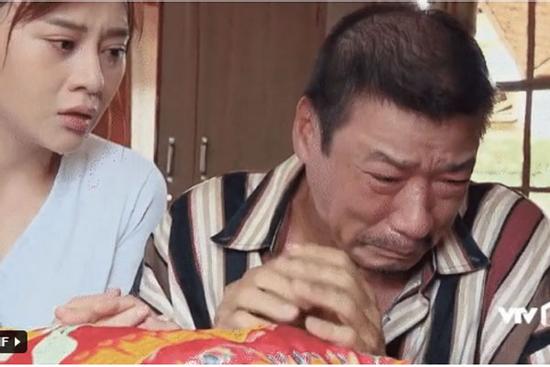 Nghẹn ngào bố con Nam 'Hương Vị Tình Thân' khóc tiễn bác Nhàn