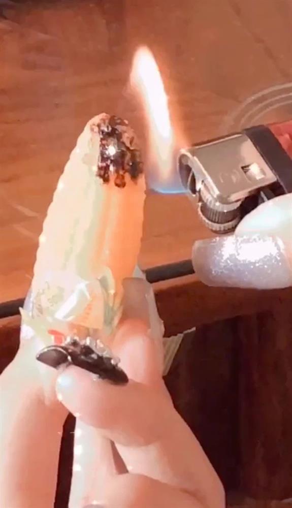 Đăng clip bóc phốt da heo làm từ cao su, cô gái bị chỉ trích vì lý do này-7