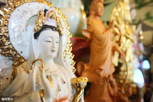 Chọn một bức tượng Phật Bà Quan Âm để xem bạn may mắn đến mức nào-1