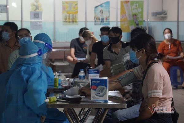 TP.HCM tổ chức tiêm vắc xin Covid-19 lúc nửa đêm-6