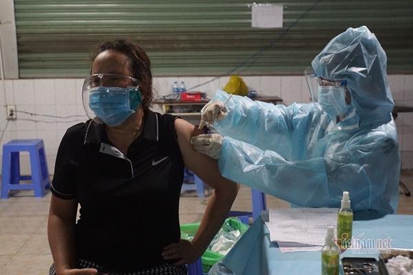 TP.HCM tổ chức tiêm vắc xin Covid-19 lúc nửa đêm-7