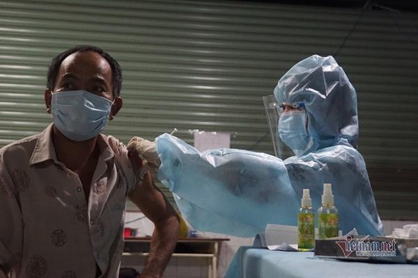 TP.HCM tổ chức tiêm vắc xin Covid-19 lúc nửa đêm-9