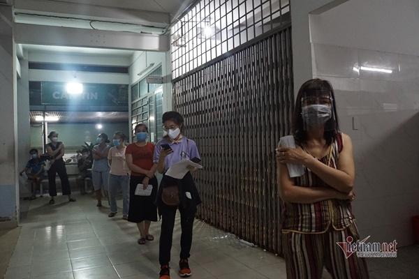 TP.HCM tổ chức tiêm vắc xin Covid-19 lúc nửa đêm-11