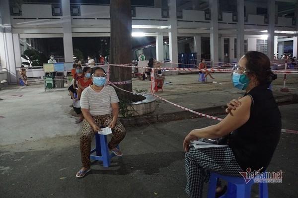 TP.HCM tổ chức tiêm vắc xin Covid-19 lúc nửa đêm-12