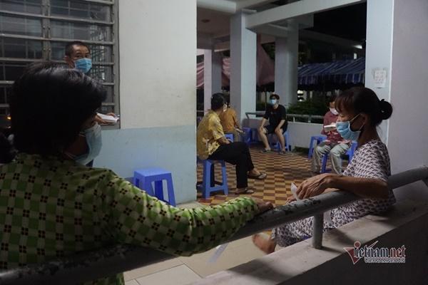 TP.HCM tổ chức tiêm vắc xin Covid-19 lúc nửa đêm-13