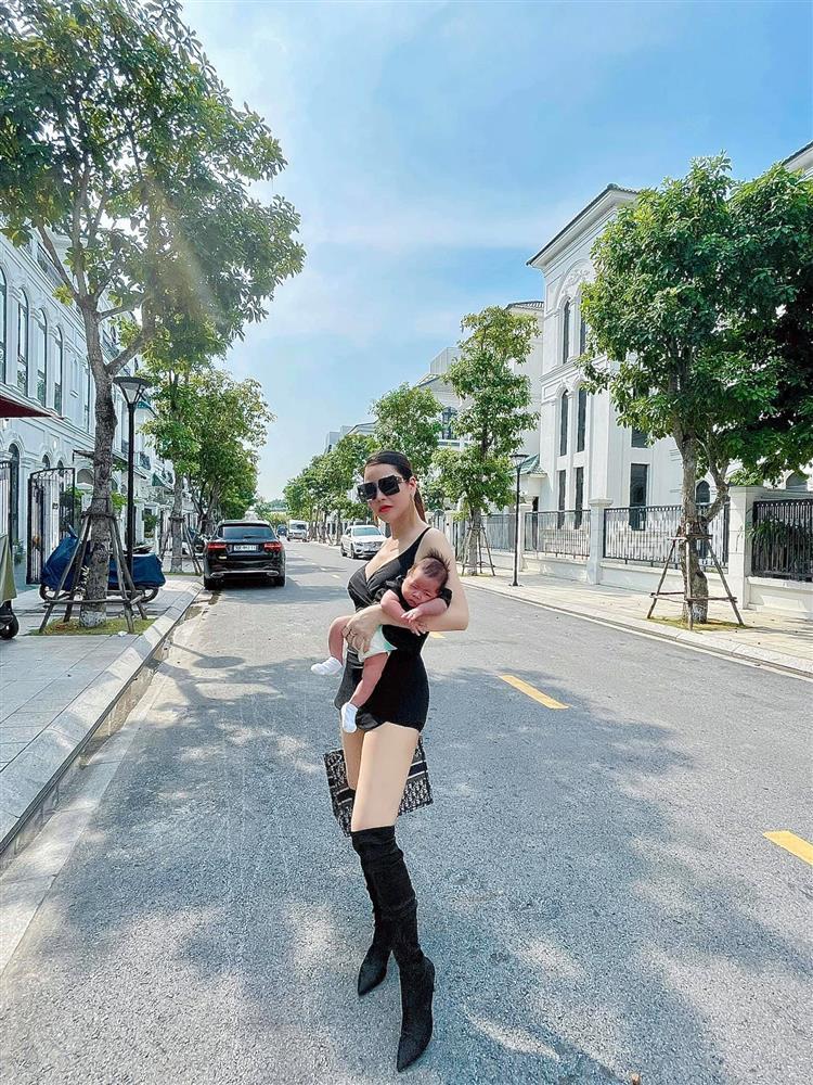 Mang quý tử ra phố, mẹ 3 con Quế Vân bị mắng đoảng quá-2