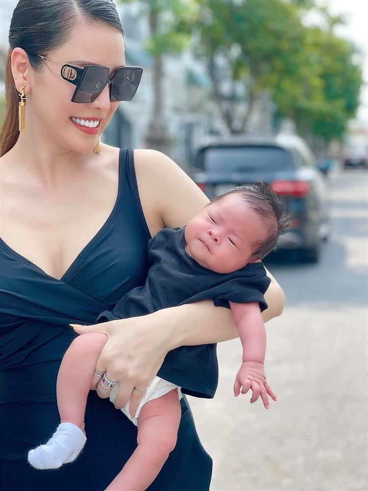 Mang quý tử ra phố, mẹ 3 con Quế Vân bị mắng đoảng quá-3