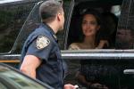Angelina Jolie lộ bàn tay trơ xương, cơ thể mỏng ngỡ gió thổi bay-12