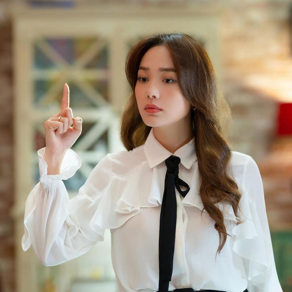 Minh Hằng hướng dẫn cách cắt và tạo kiểu mái bay nữ thần-7