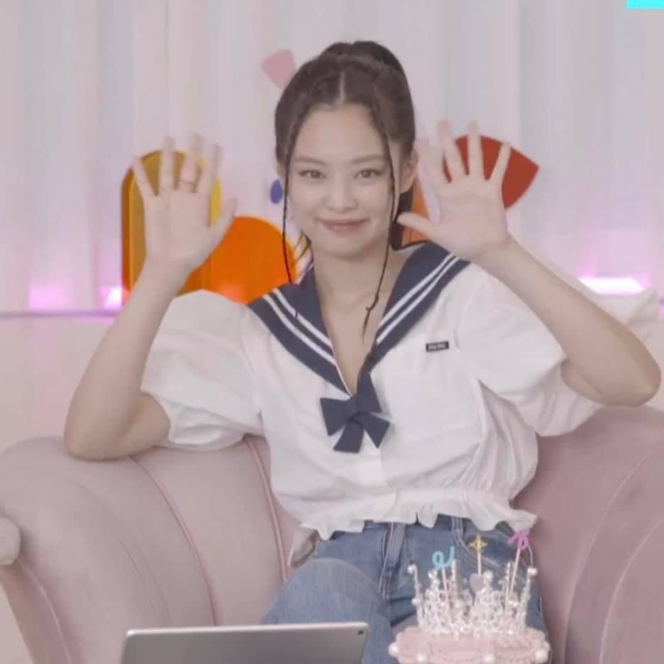 Jennie BLACKPINK kém sắc khi diện áo thủy thủ đụng độ sao Hoa ngữ-2