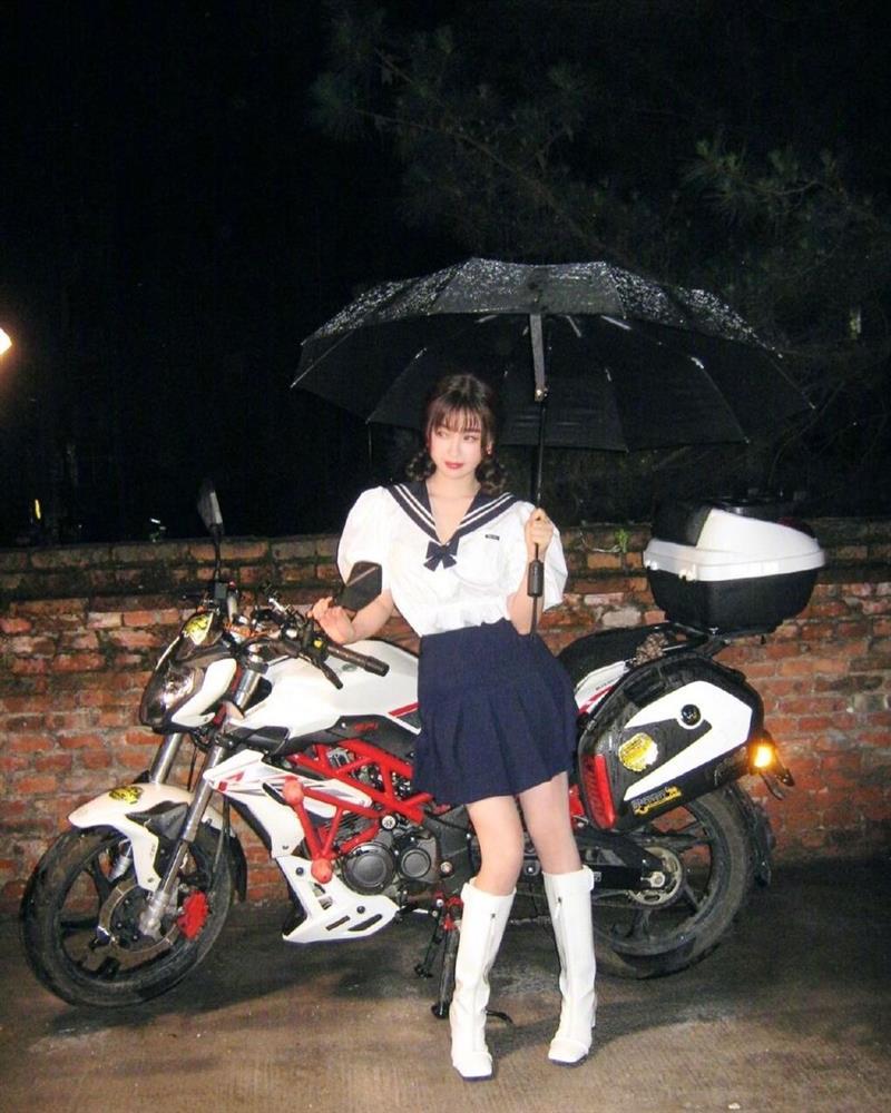 Jennie BLACKPINK kém sắc khi diện áo thủy thủ đụng độ sao Hoa ngữ-7