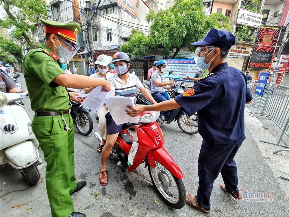 Ngày đầu Hà Nội siết lý do ra đường, ùn xe cục bộ đầu giờ sáng-3