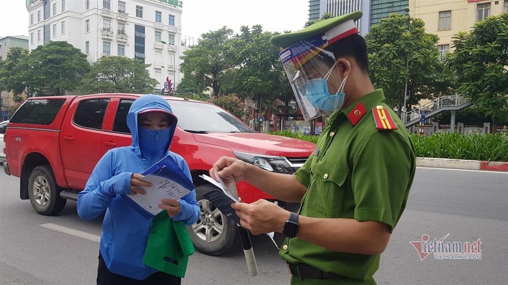 Ngày đầu Hà Nội siết lý do ra đường, ùn xe cục bộ đầu giờ sáng-21