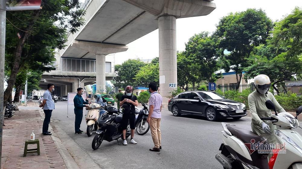 Ngày đầu Hà Nội siết lý do ra đường, ùn xe cục bộ đầu giờ sáng-25