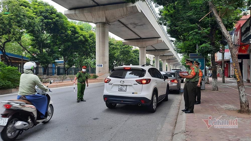 Ngày đầu Hà Nội siết lý do ra đường, ùn xe cục bộ đầu giờ sáng-26