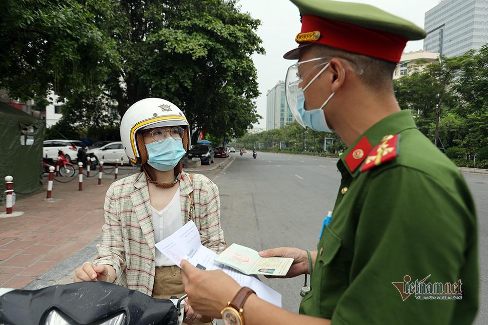 Ngày đầu Hà Nội siết lý do ra đường, ùn xe cục bộ đầu giờ sáng-35